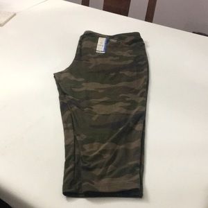Capri camouflage pants